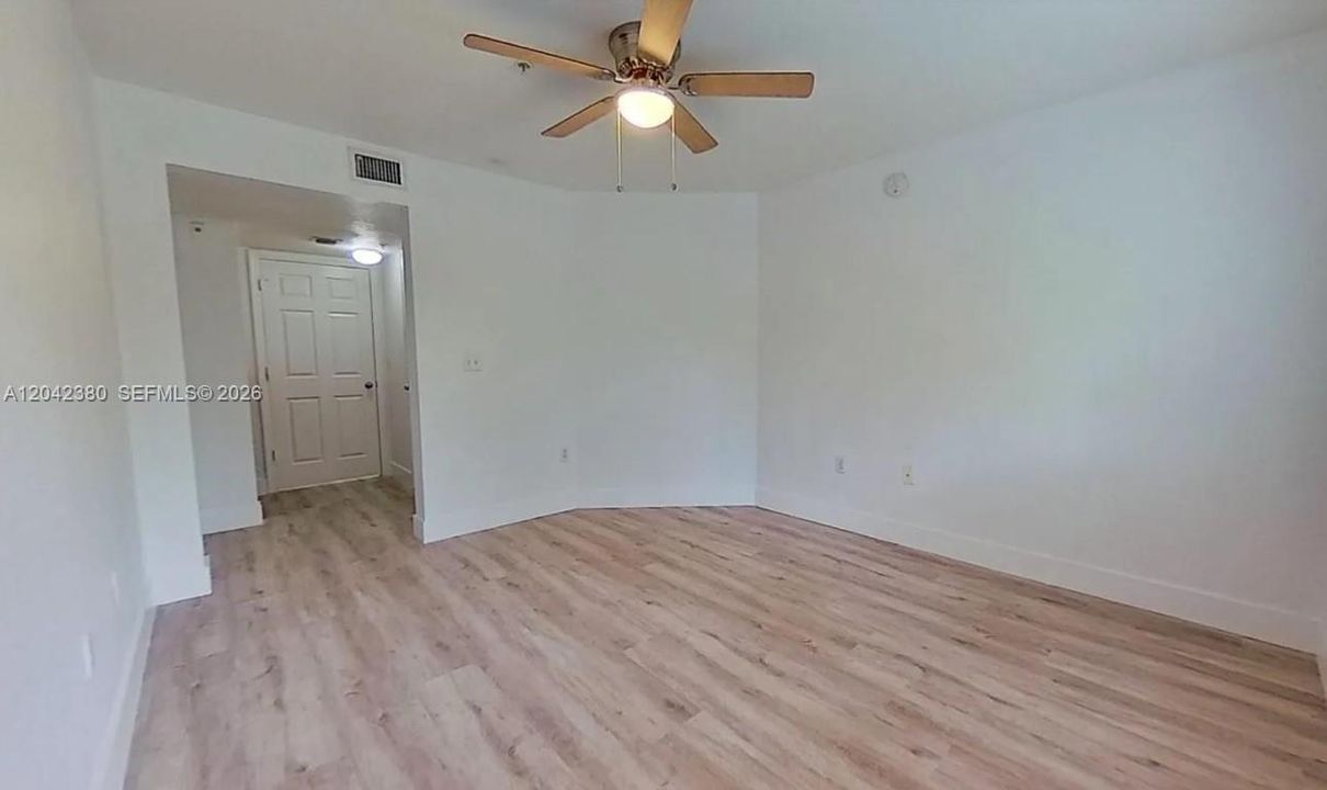 В аренду: $2,200 (1 спален, 1 ванн, 800 Квадратных фут)