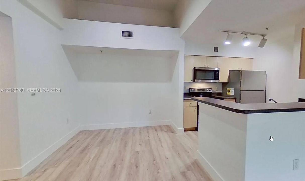 В аренду: $2,200 (1 спален, 1 ванн, 800 Квадратных фут)