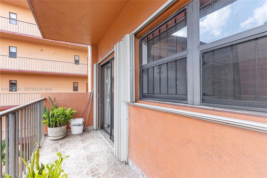 На продажу: $275,000 (3 спален, 2 ванн, 1296 Квадратных фут)