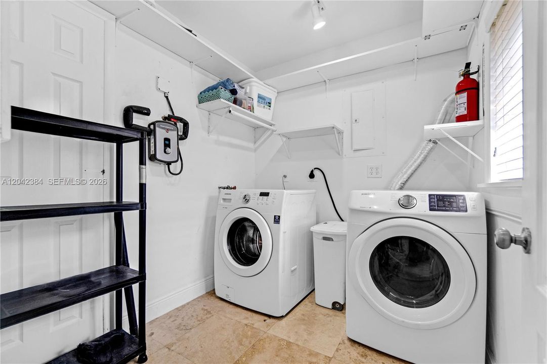 На продажу: $675,000 (4 спален, 3 ванн, 1804 Квадратных фут)