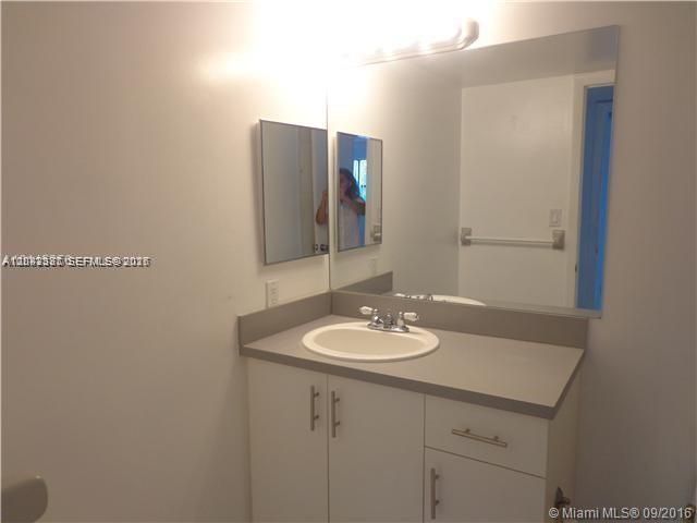 В аренду: $1,900 (1 спален, 1 ванн, 841 Квадратных фут)