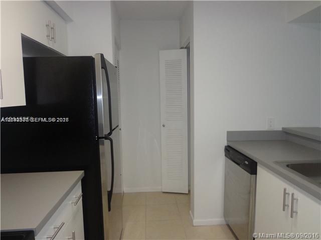 В аренду: $1,900 (1 спален, 1 ванн, 841 Квадратных фут)