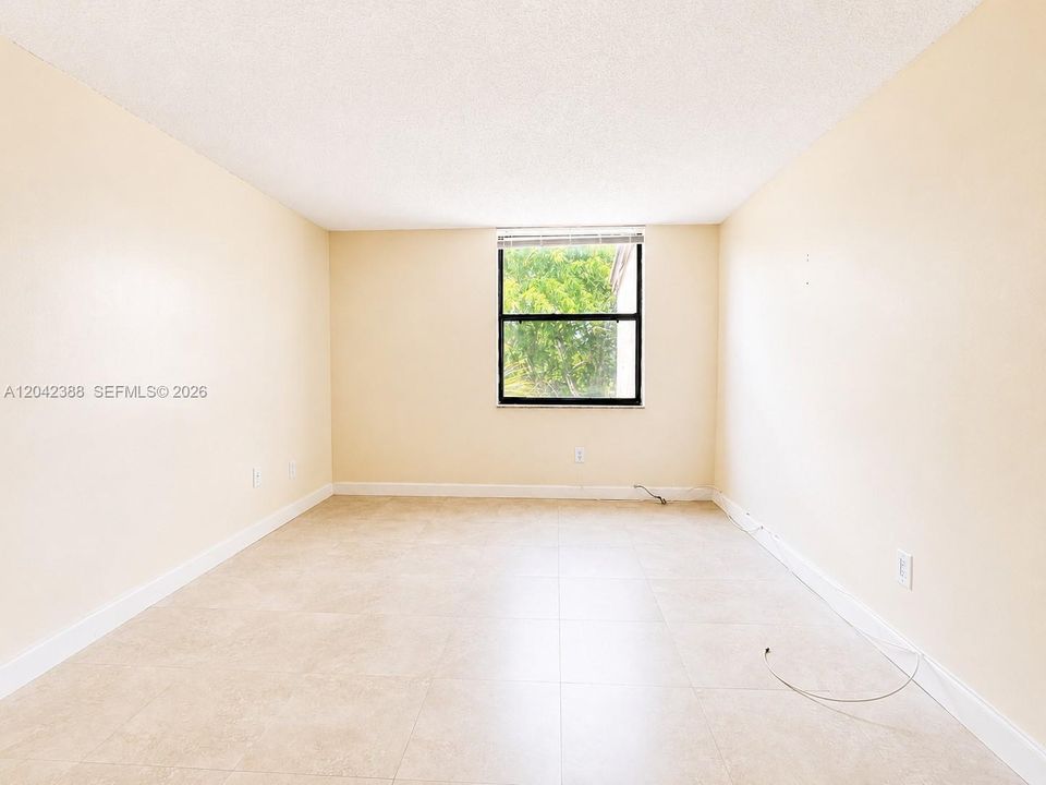 For Rent: $1,850 (1 beds, 1 baths, 614 Square Feet)