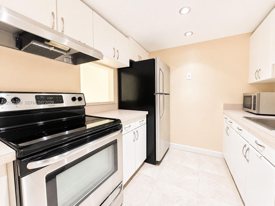 For Rent: $1,850 (1 beds, 1 baths, 614 Square Feet)