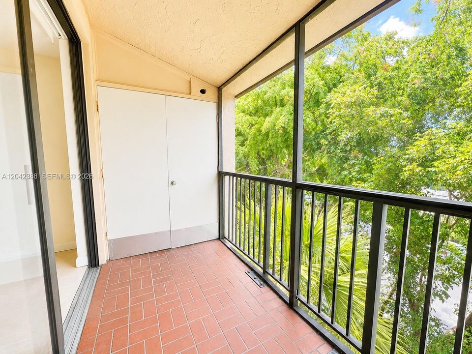 For Rent: $1,850 (1 beds, 1 baths, 614 Square Feet)