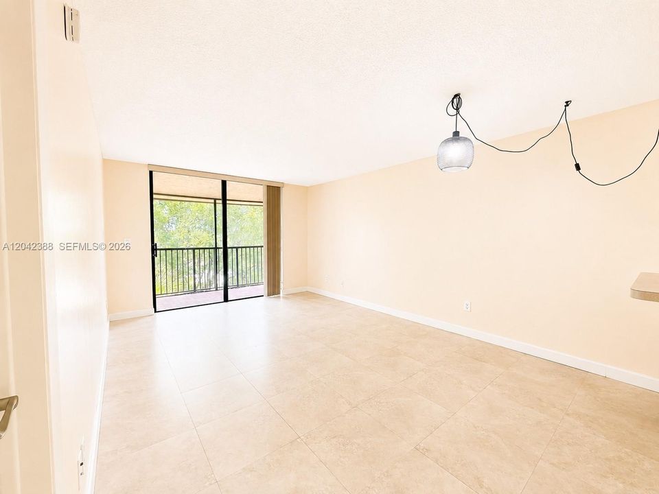 For Rent: $1,850 (1 beds, 1 baths, 614 Square Feet)