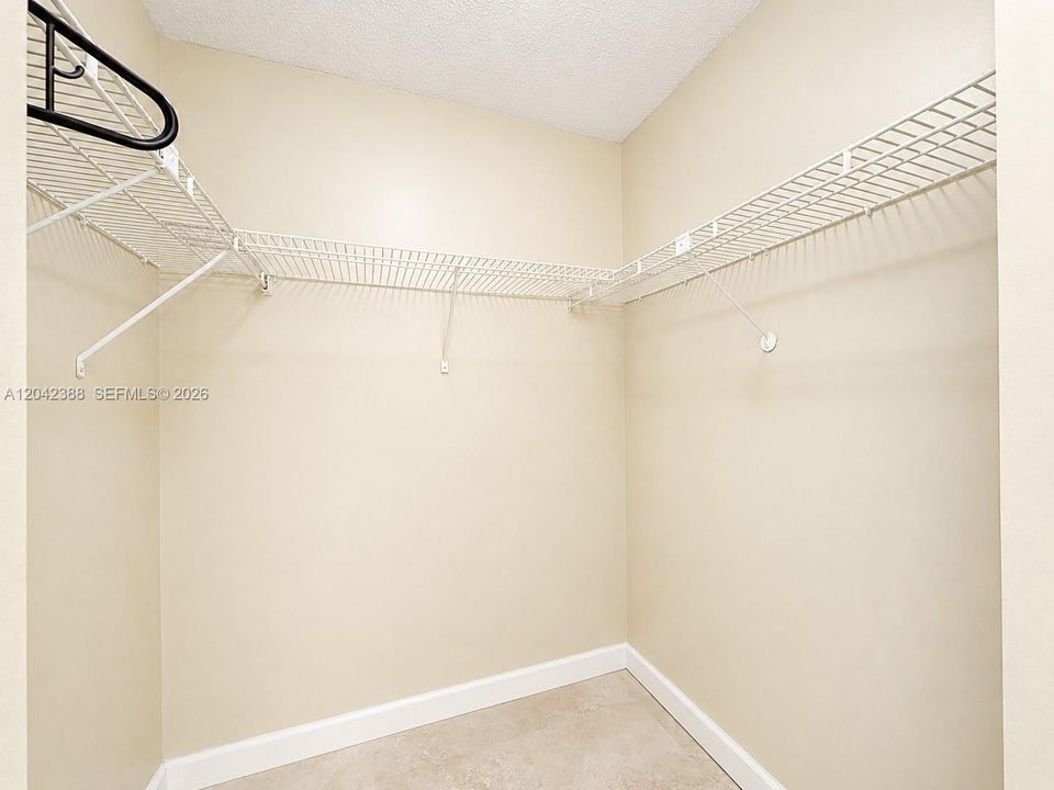 For Rent: $1,850 (1 beds, 1 baths, 614 Square Feet)