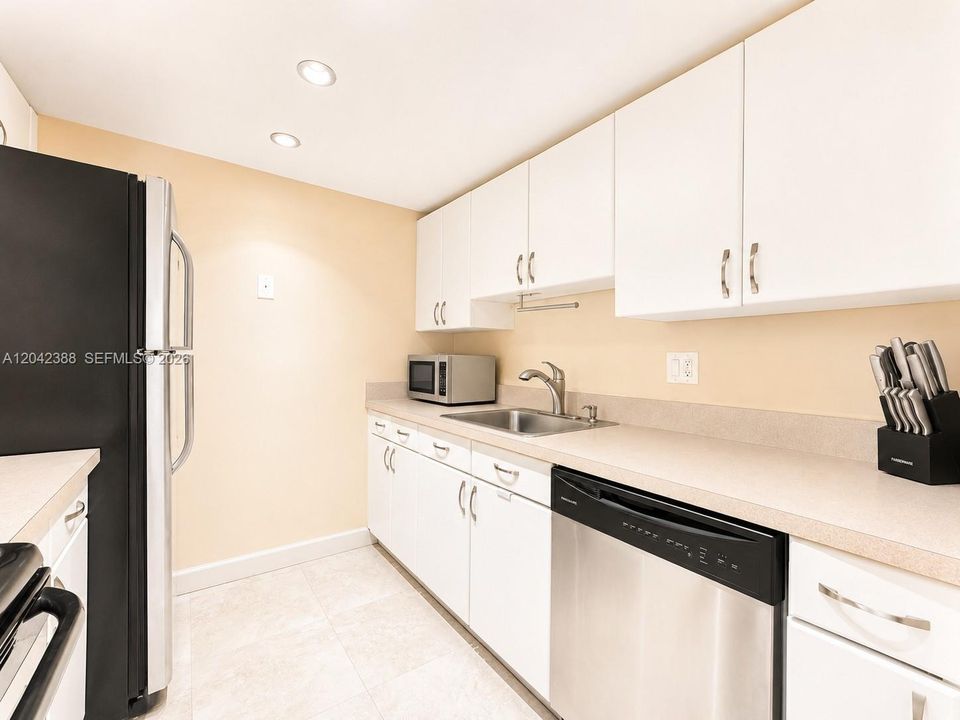 For Rent: $1,850 (1 beds, 1 baths, 614 Square Feet)
