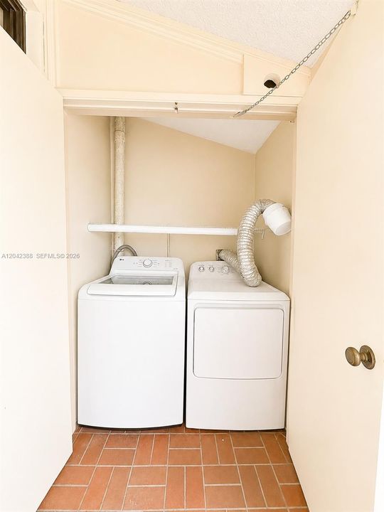 For Rent: $1,850 (1 beds, 1 baths, 614 Square Feet)