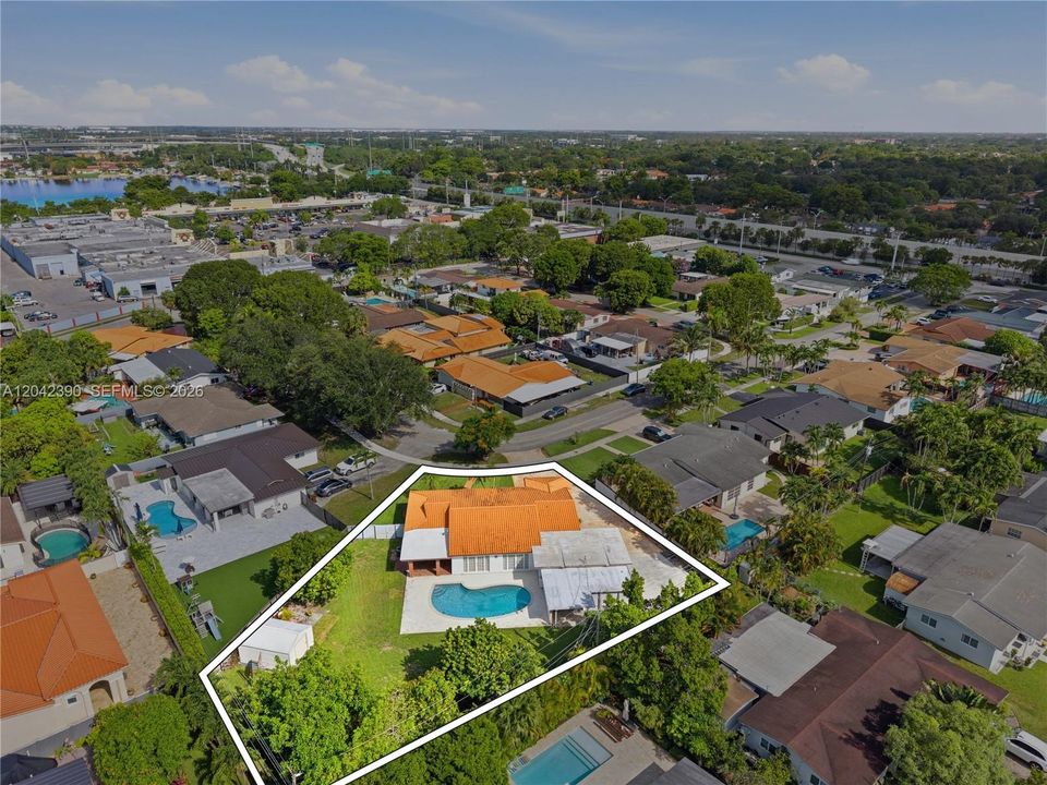 На продажу: $949,000 (5 спален, 3 ванн, 2306 Квадратных фут)