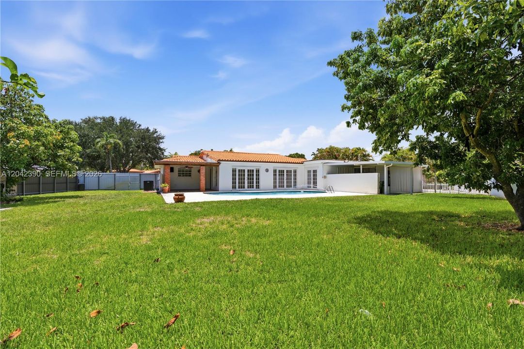 На продажу: $949,000 (5 спален, 3 ванн, 2306 Квадратных фут)