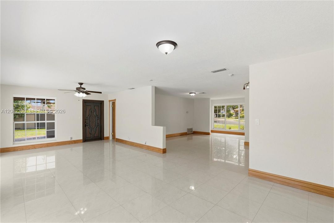 На продажу: $949,000 (5 спален, 3 ванн, 2306 Квадратных фут)