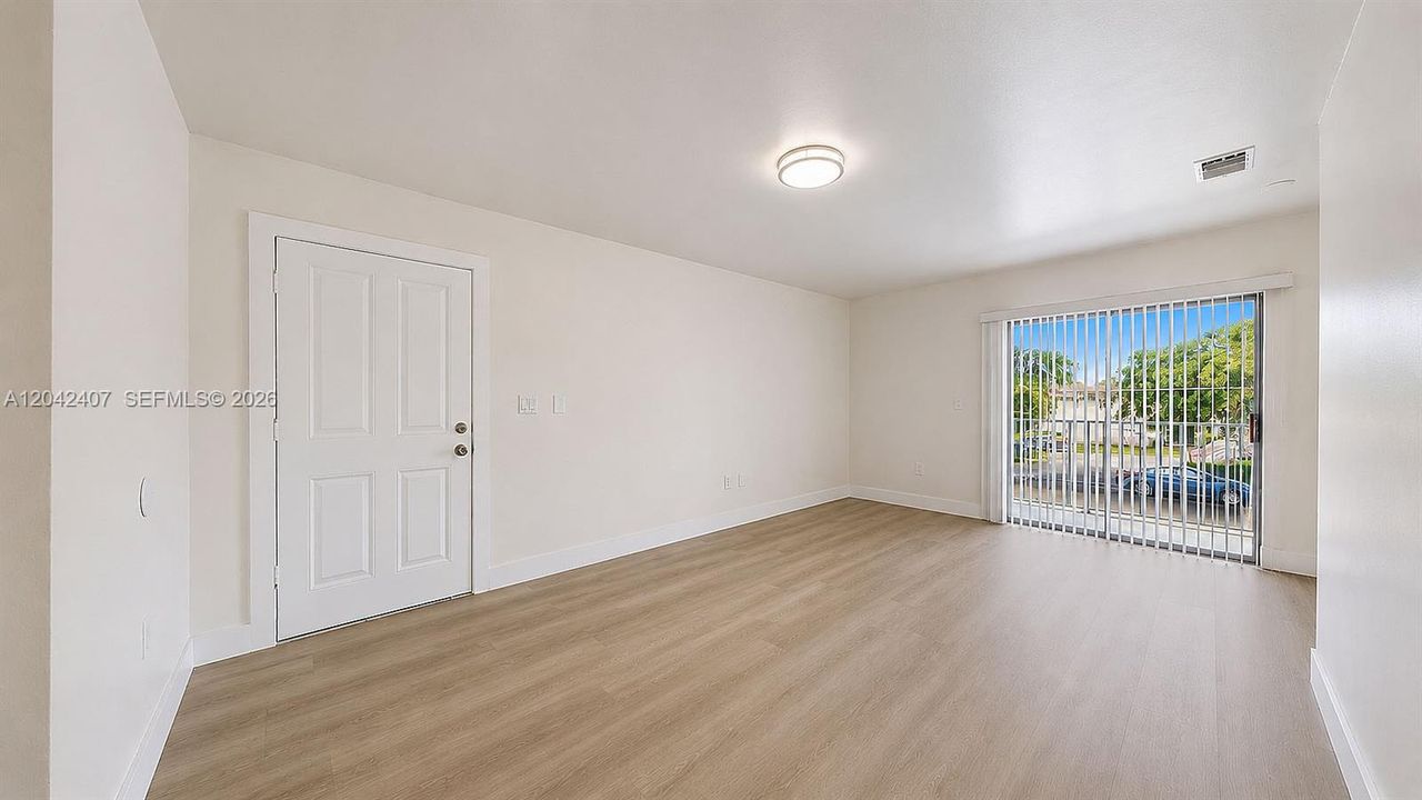 Entrance/Living