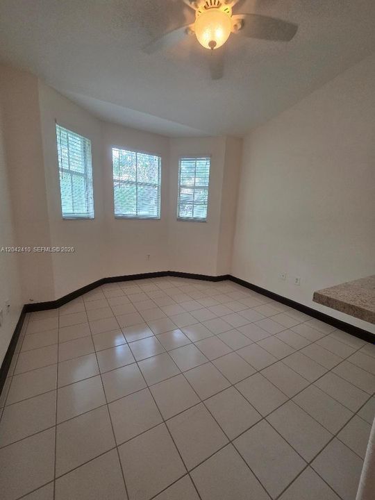 В аренду: $2,600 (3 спален, 2 ванн, 1076 Квадратных фут)