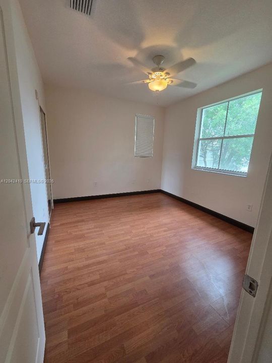 В аренду: $2,600 (3 спален, 2 ванн, 1076 Квадратных фут)