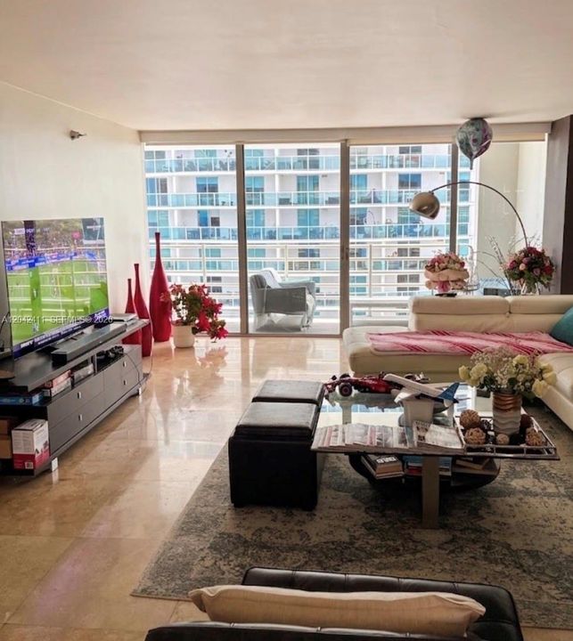 В аренду: $4,950 (2 спален, 2 ванн, 1666 Квадратных фут)