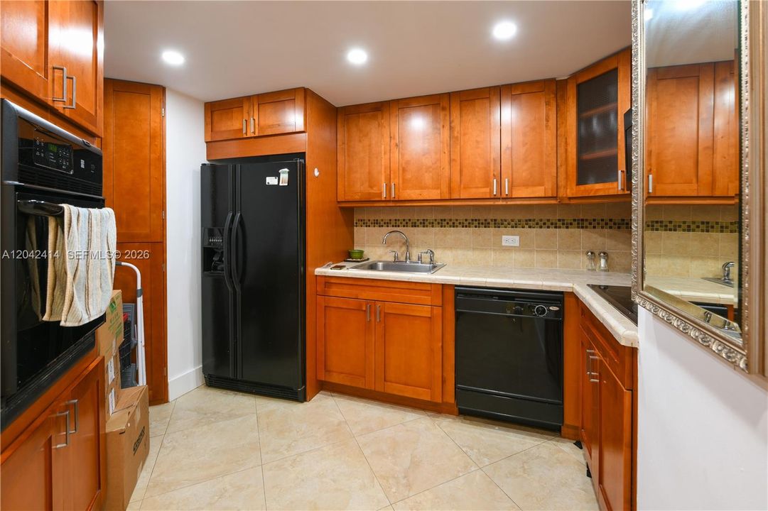 В аренду: $3,500 (2 спален, 2 ванн, 990 Квадратных фут)