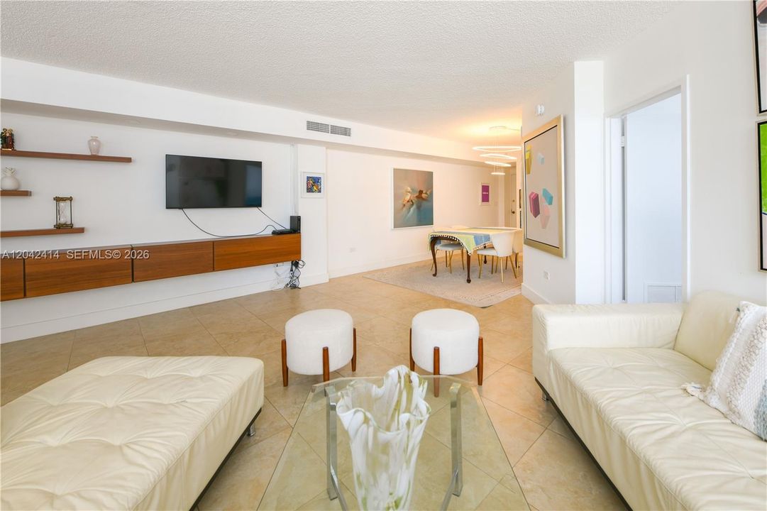 В аренду: $3,500 (2 спален, 2 ванн, 990 Квадратных фут)