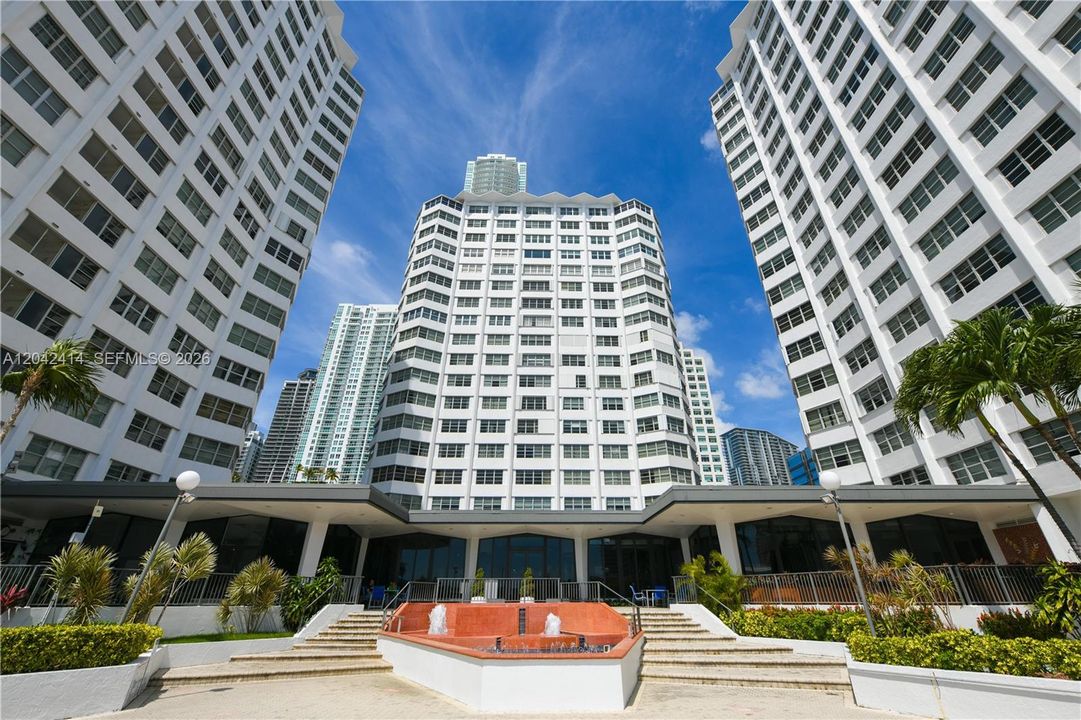 В аренду: $3,500 (2 спален, 2 ванн, 990 Квадратных фут)