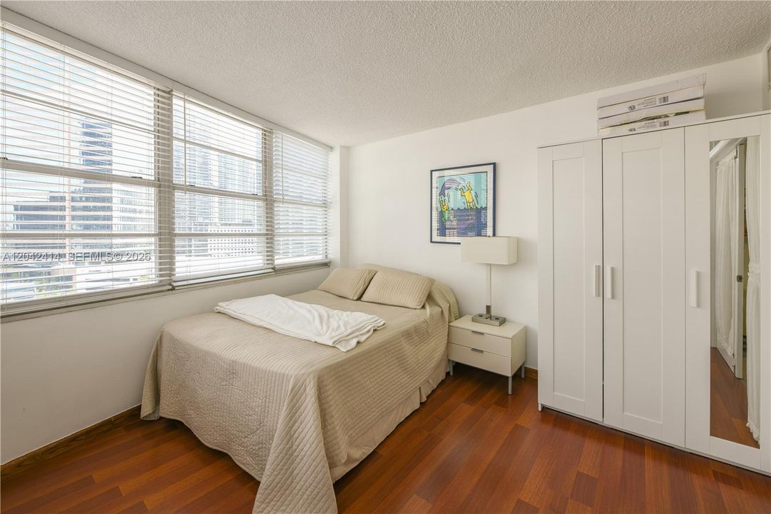 В аренду: $3,500 (2 спален, 2 ванн, 990 Квадратных фут)
