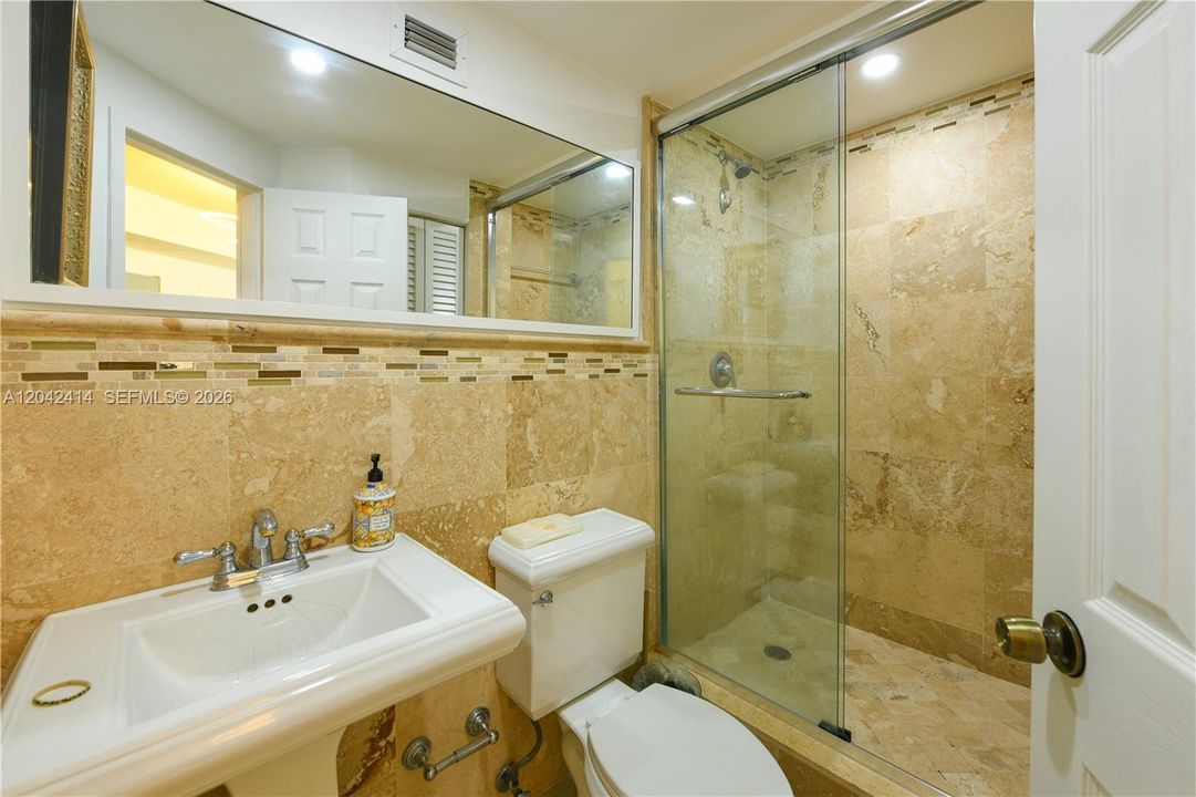 В аренду: $3,500 (2 спален, 2 ванн, 990 Квадратных фут)