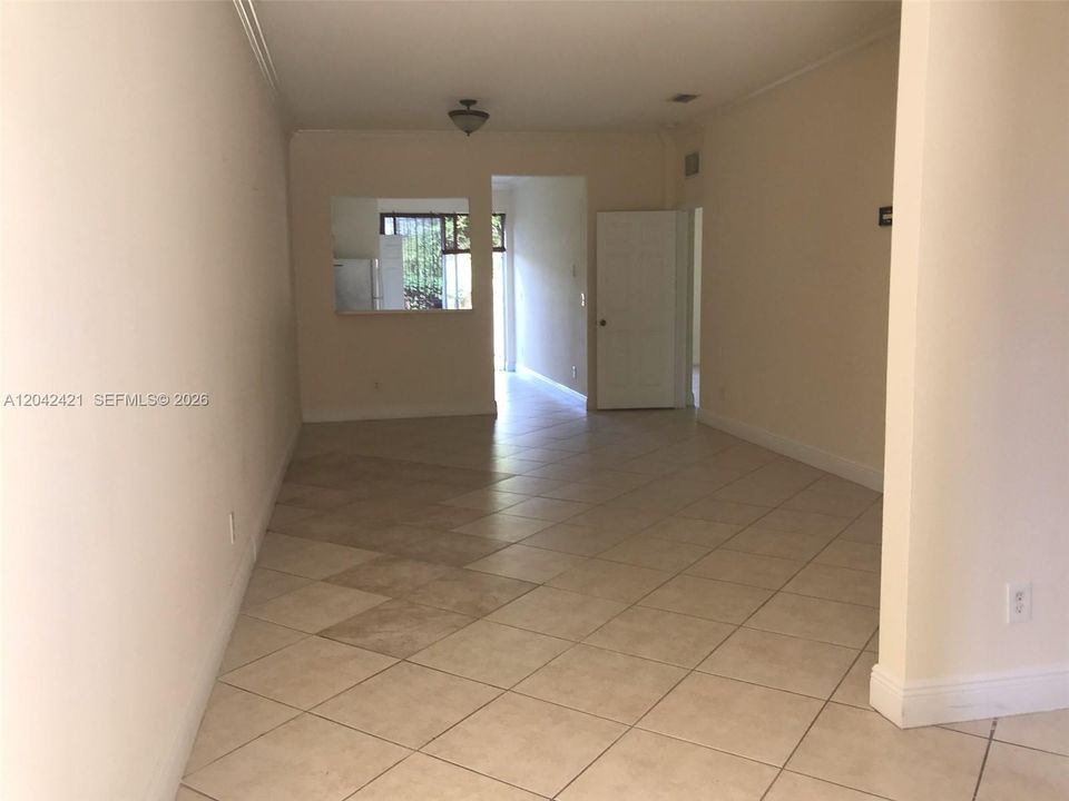 Под контрактом: $1,895 (3 спален, 2 ванн, 1189 Квадратных фут)