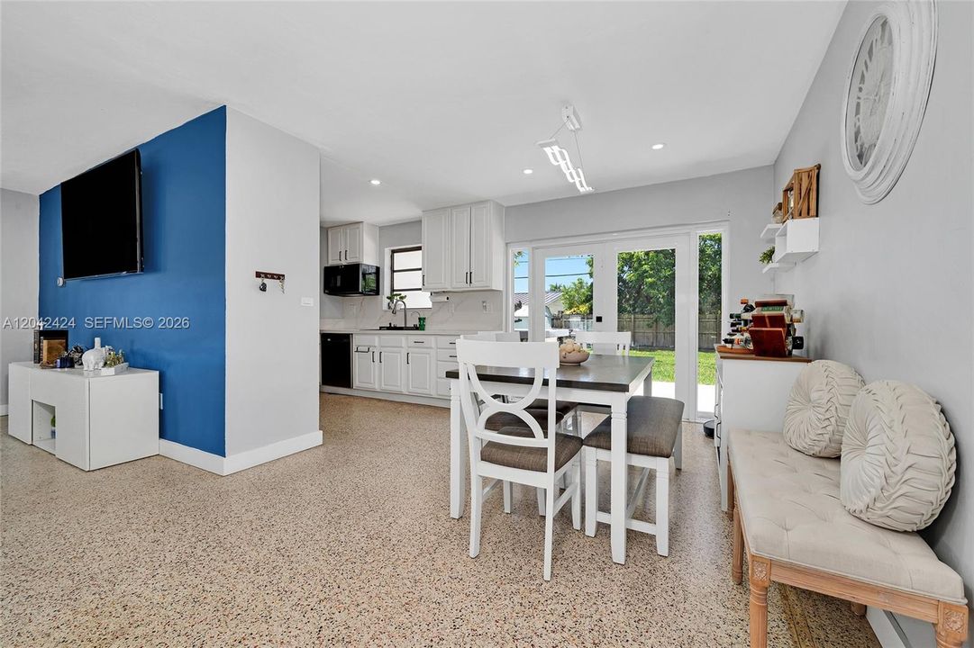 На продажу: $589,999 (4 спален, 2 ванн, 1288 Квадратных фут)