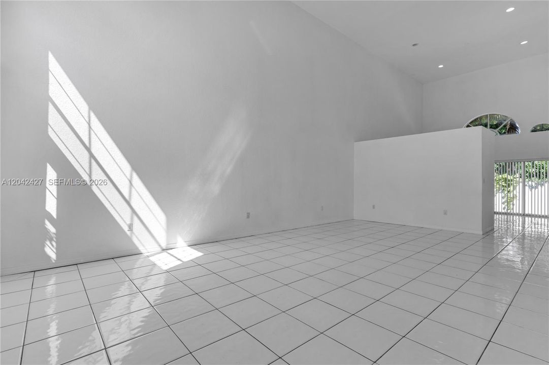 На продажу: $875,000 (5 спален, 4 ванн, 2698 Квадратных фут)