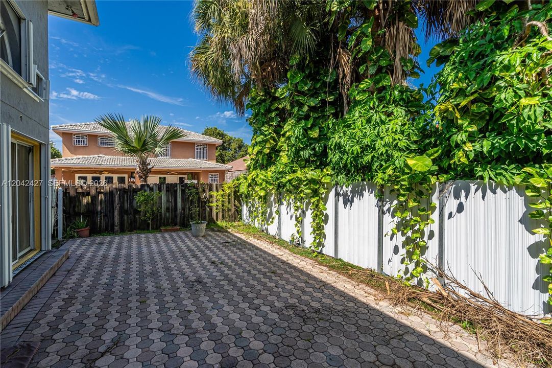 На продажу: $875,000 (5 спален, 4 ванн, 2698 Квадратных фут)
