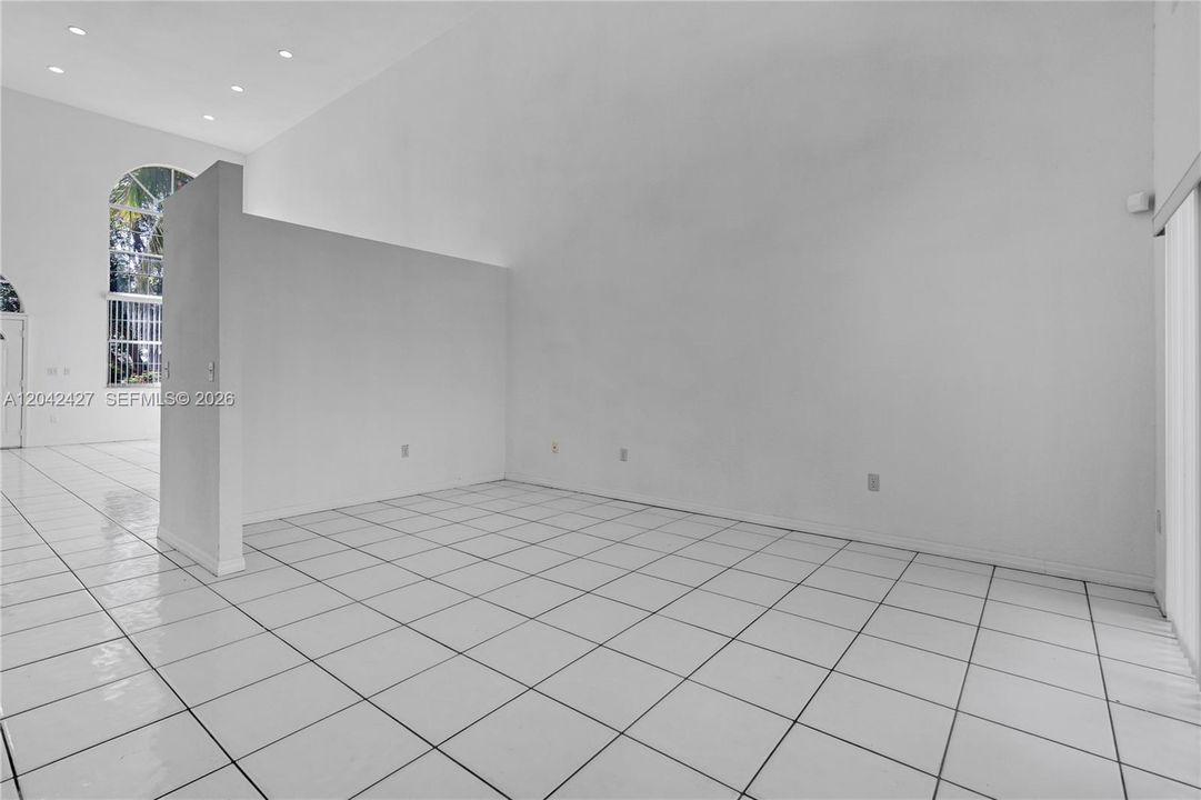 На продажу: $875,000 (5 спален, 4 ванн, 2698 Квадратных фут)