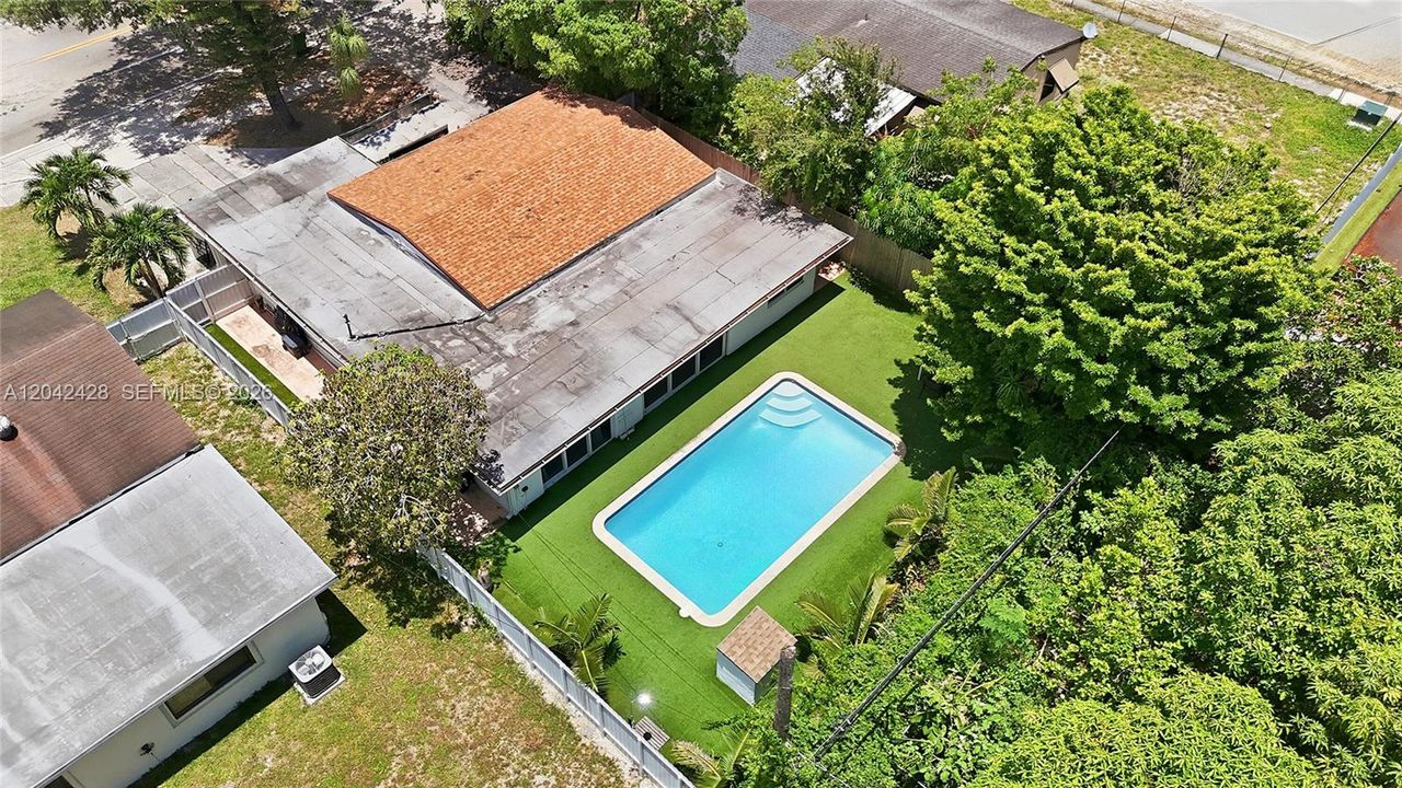 На продажу: $735,000 (4 спален, 2 ванн, 1704 Квадратных фут)