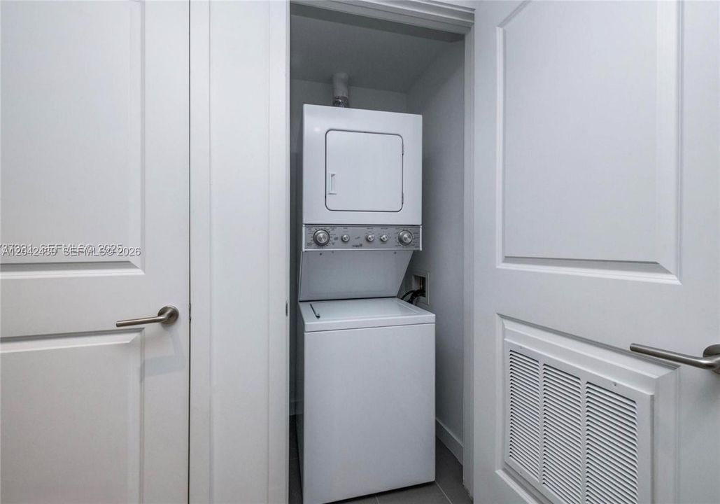 В аренду: $3,500 (1 спален, 1 ванн, 853 Квадратных фут)
