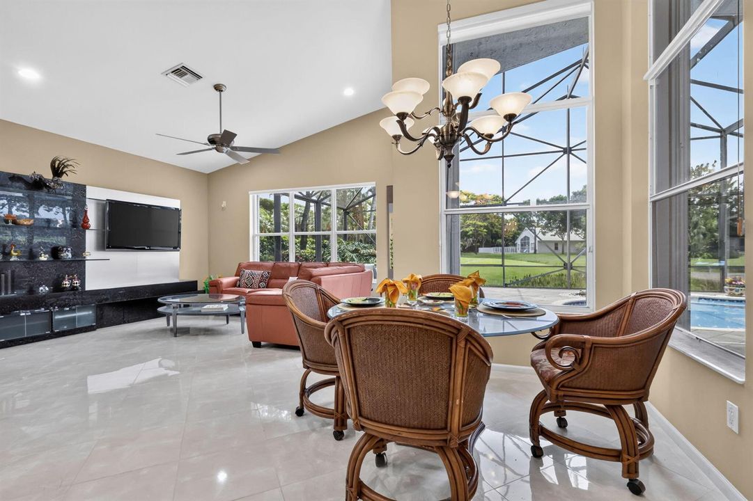 Large Eat-in Kitchen
