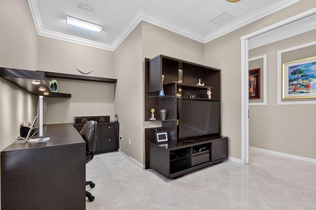 Den/4th Bedroom