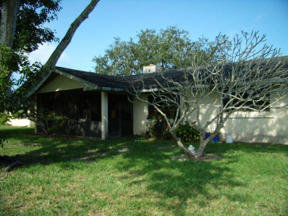 back view of lanai
