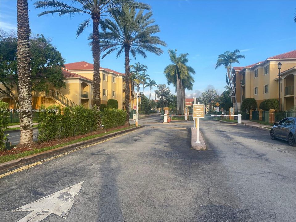 For Sale: $395,000 (2 beds, 2 baths, 1109 Square Feet)