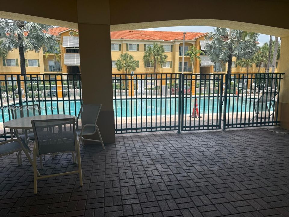 For Sale: $395,000 (2 beds, 2 baths, 1109 Square Feet)