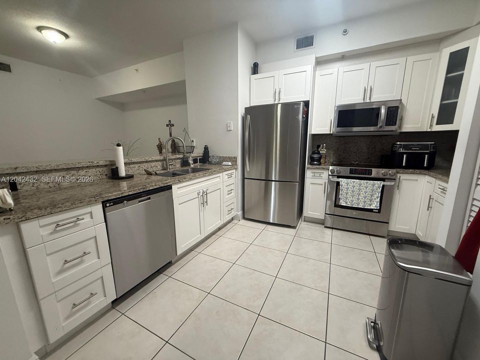 Active With Contract: $395,000 (3 beds, 2 baths, 1109 Square Feet)