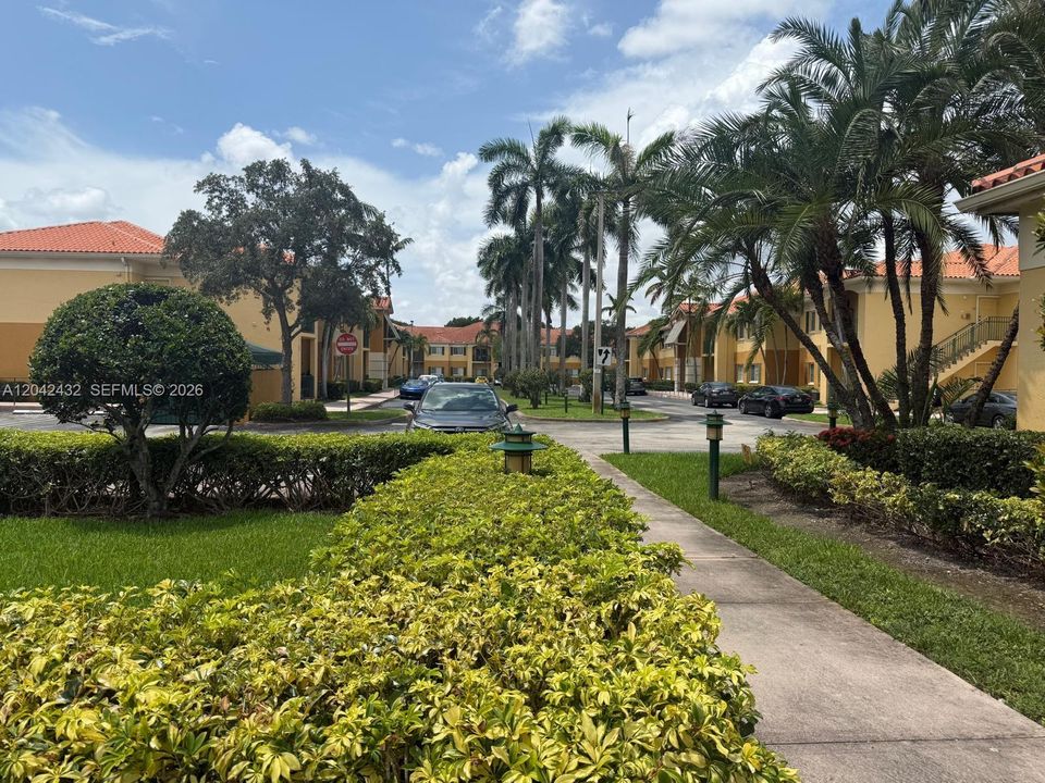 For Sale: $395,000 (2 beds, 2 baths, 1109 Square Feet)