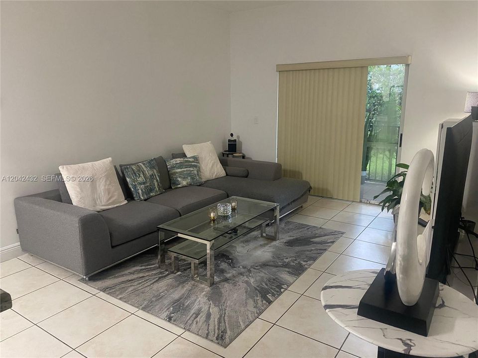 For Sale: $395,000 (2 beds, 2 baths, 1109 Square Feet)