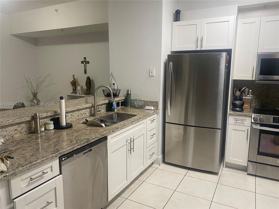 For Sale: $395,000 (2 beds, 2 baths, 1109 Square Feet)