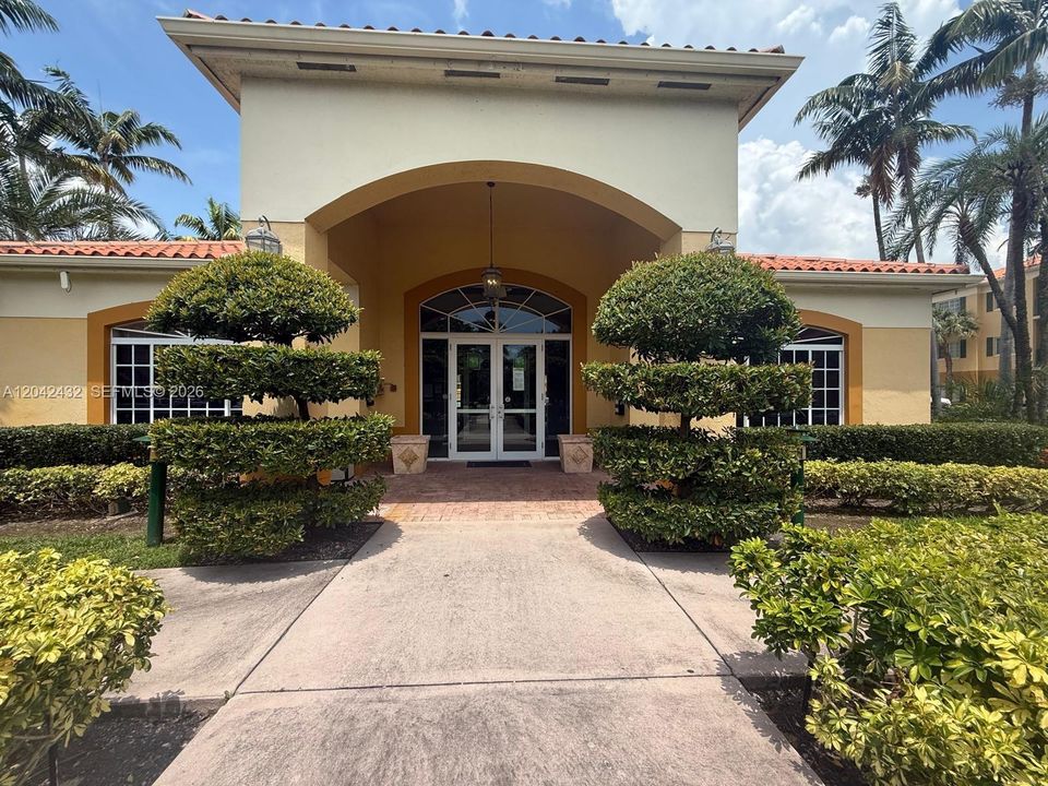 For Sale: $395,000 (2 beds, 2 baths, 1109 Square Feet)