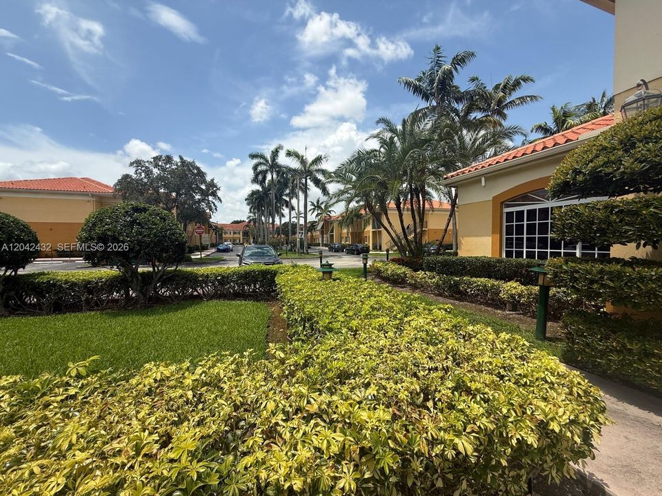 For Sale: $395,000 (2 beds, 2 baths, 1109 Square Feet)