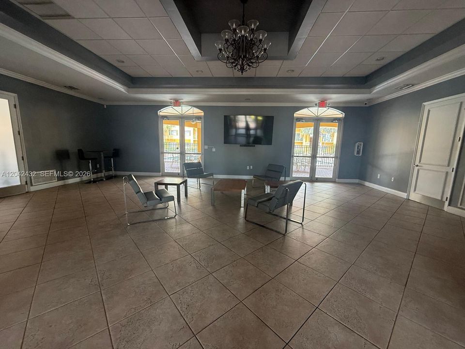 For Sale: $395,000 (2 beds, 2 baths, 1109 Square Feet)