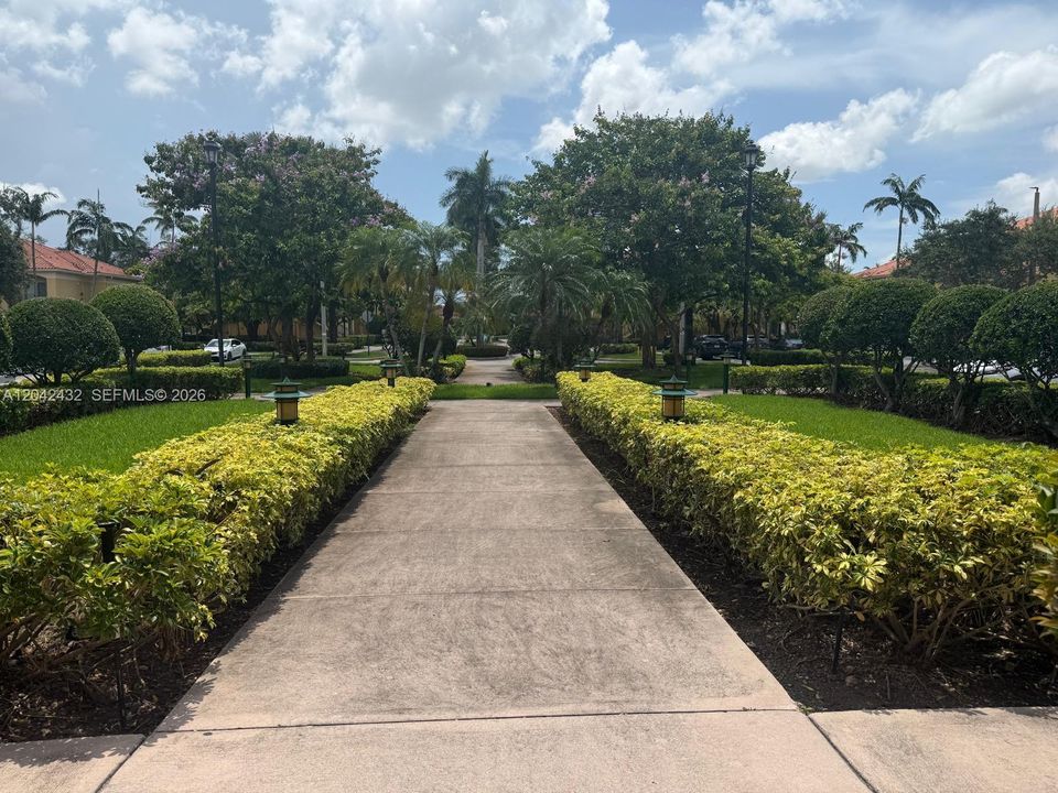 For Sale: $395,000 (2 beds, 2 baths, 1109 Square Feet)