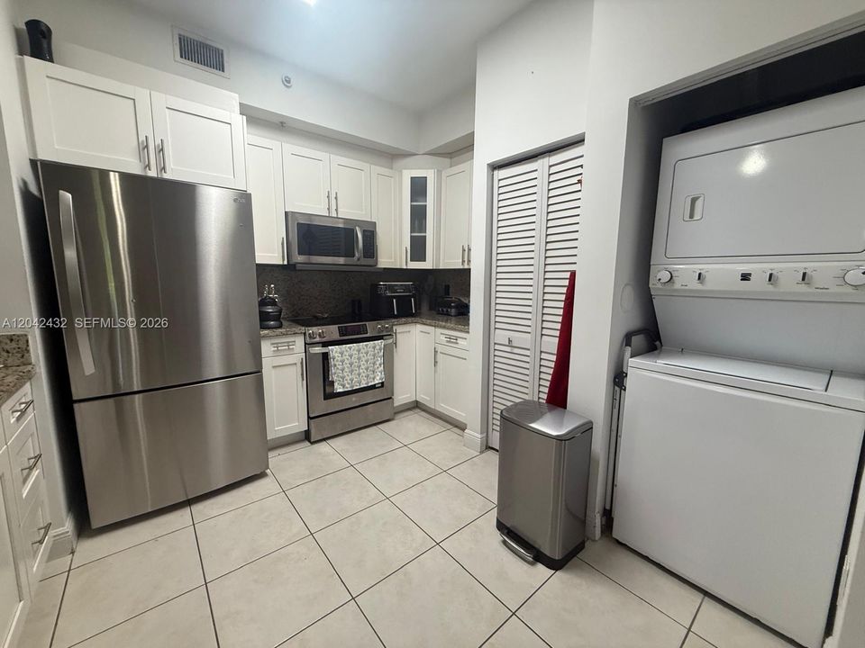 Active With Contract: $395,000 (3 beds, 2 baths, 1109 Square Feet)