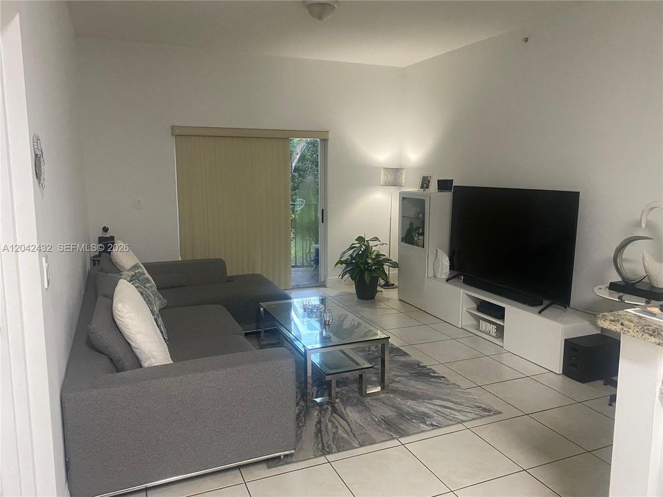 For Sale: $395,000 (2 beds, 2 baths, 1109 Square Feet)