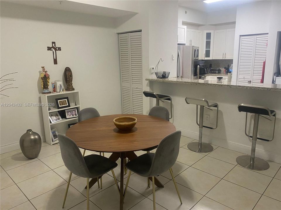 For Sale: $395,000 (2 beds, 2 baths, 1109 Square Feet)