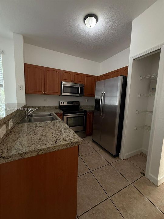 В аренду: $2,200 (2 спален, 2 ванн, 1030 Квадратных фут)