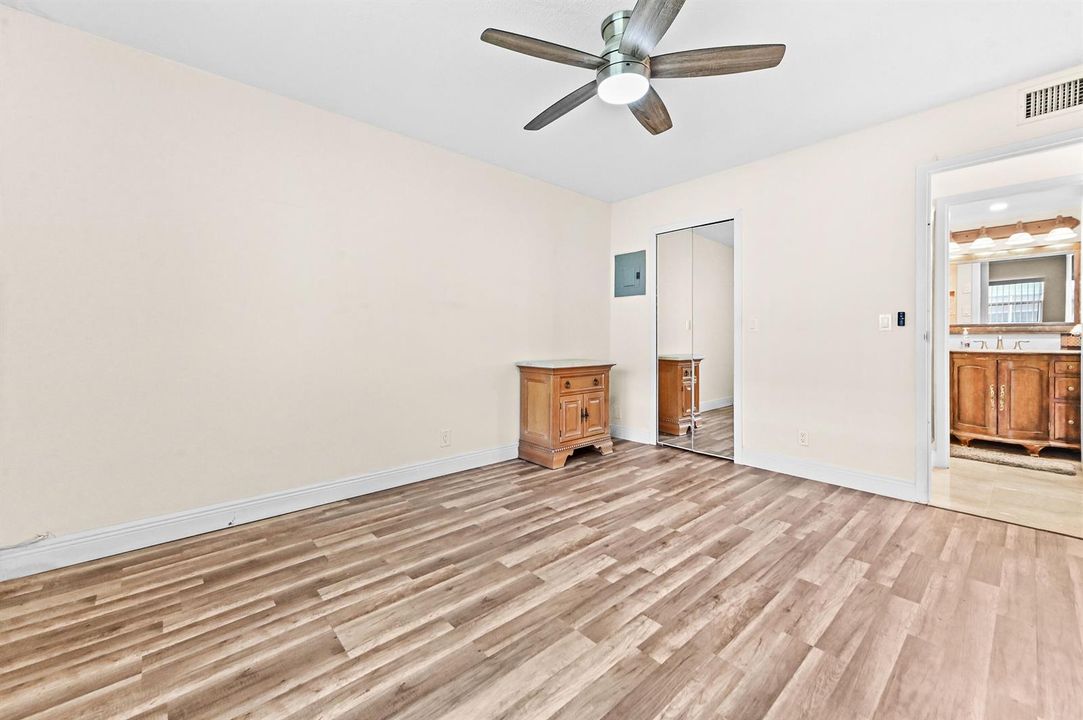 15 Bedroom 02